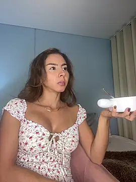 Snapshot of RouseColins chatting on January 7, 2025, 12:34 am RouseColins online show from January 7, 2025, 12:34 am