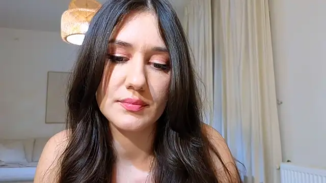 Snapshot of diamond_desiree chatting on February 4, 2025, 1:45 am diamond desiree online show from February 4, 2025, 1:45 am