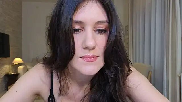 diamond desiree online show from June 1, 2026, 9:49 pm