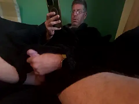 Snapshot of bigboy6880 chatting on September 22, 2025, 5:42 am bigboy6880 online show from September 22, 2025, 5:42 am