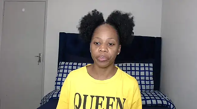 QUEENMANDYY online show from March 3, 2025, 2:15 am