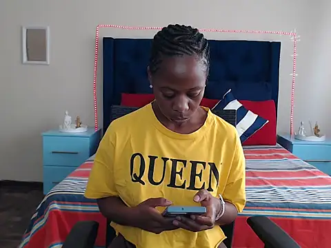 Snapshot of QUEENMANDYY chatting on March 17, 2026, 6:28 am QUEENMANDYY online show from March 17, 2026, 6:28 am