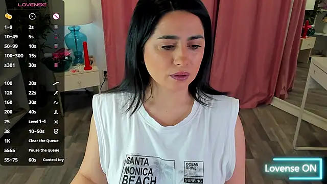 EmaBrownie online show from January 6, 2026, 5:49 pm