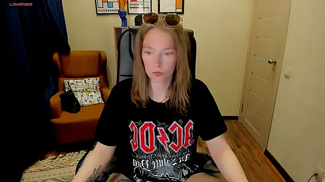  fiona Love online show from May 14, 2026, 8:04 pm