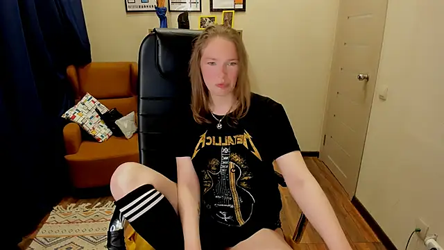  fiona Love online show from May 16, 2026, 7:45 pm