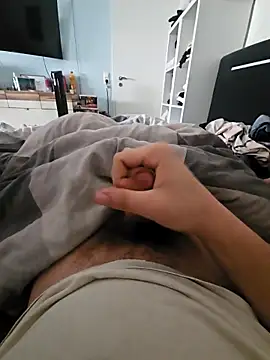 BigJuicy18cm online show from April 27, 2026, 9:51 am