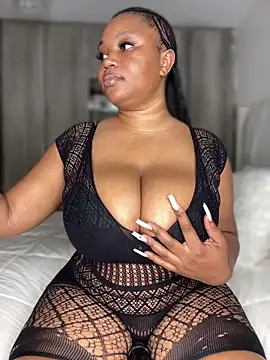 Snapshot of Hyra_Ari chatting on February 8, 2026, 6:22 pm Hyra Ari online show from February 8, 2026, 6:22 pm