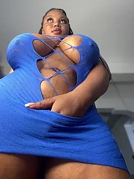 Snapshot of Hyra_Ari chatting on March 5, 2026, 12:01 pm Hyra Ari online show from March 5, 2026, 12:01 pm