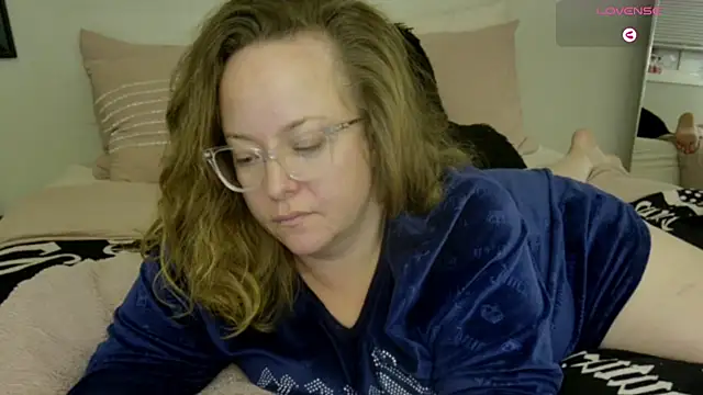 julimonroe online show from December 17, 2024, 5:40 am