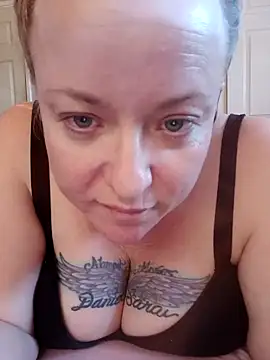 julimonroe online show from February 9, 2025, 10:43 pm