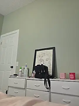 julimonroe online show from June 8, 2026, 1:28 am