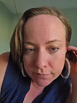 julimonroe online show from June 17, 2026, 12:57 am
