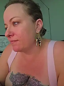 julimonroe online show from June 19, 2026, 4:17 am