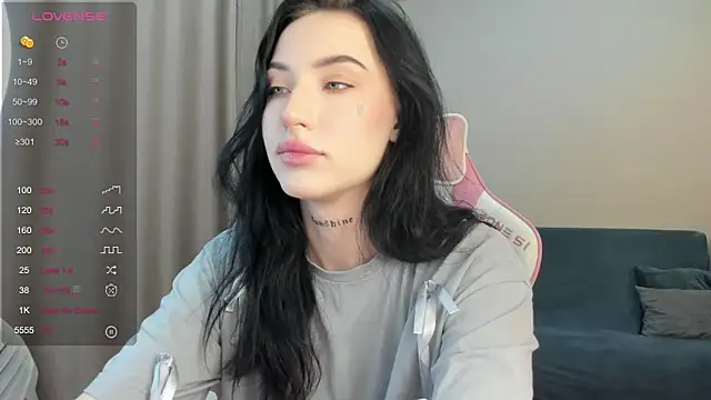 JenniferQueen11 online show from December 4, 2024, 8:56 am