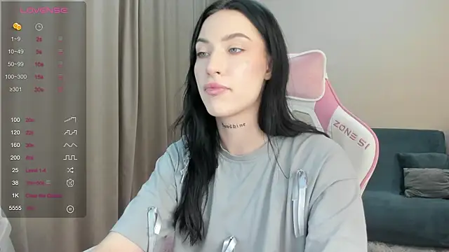 JenniferQueen11 online show from December 5, 2024, 5:39 pm