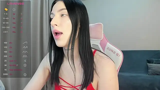 JenniferQueen11 online show from December 9, 2024, 5:41 pm