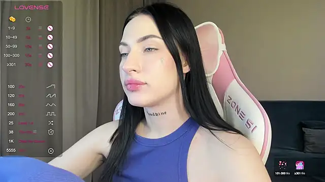 JenniferQueen11 online show from December 14, 2024, 6:52 pm