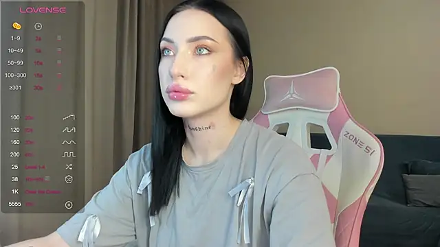 JenniferQueen11 online show from December 18, 2024, 2:06 pm