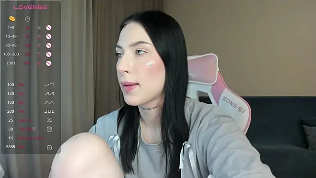 JenniferQueen11 online show from December 20, 2024, 4:25 pm