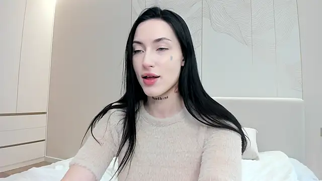 JenniferQueen11 online show from November 30, 2025, 8:40 am