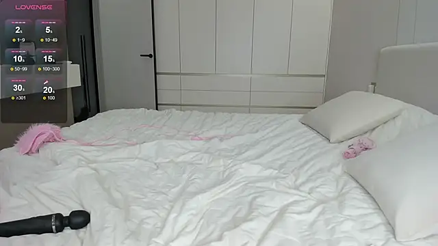 JenniferQueen11 online show from June 12, 2026, 4:17 pm