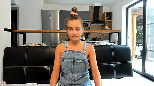 Snapshot of ElizSweet chatting on October 23, 2025, 8:57 am ElizSweet online show from October 23, 2025, 8:57 am