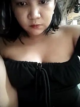 Snapshot of milkytitsmom4u chatting on October 1, 2025, 12:27 am milkytitsmom4u online show from October 1, 2025, 12:27 am