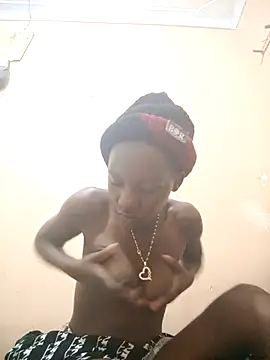 Petite li online show from November 21, 2025, 4:27 pm