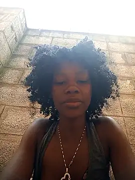 Petite li online show from November 28, 2025, 6:05 am