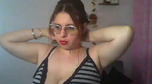 lorenitabella online show from February 6, 2025, 6:02 pm