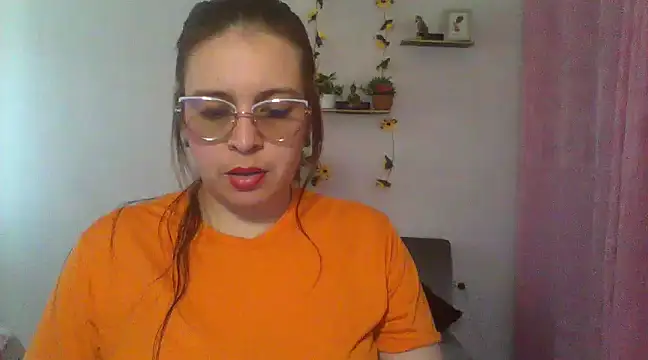 lorenitabella online show from February 13, 2025, 7:31 pm