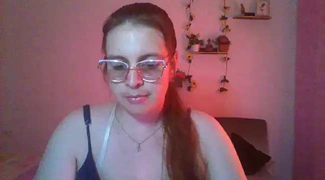 lorenitabella online show from March 8, 2025, 12:22 am