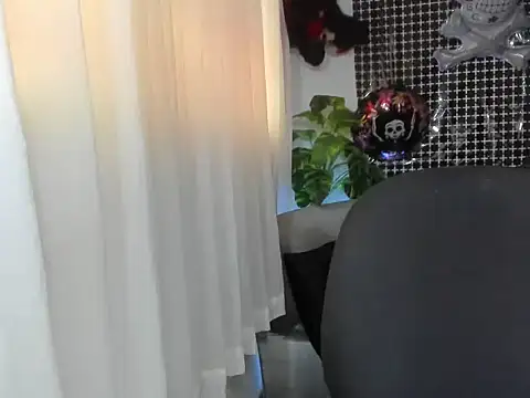 lorenitabella online show from October 31, 2025, 9:16 pm