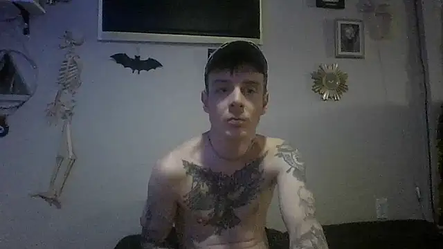 Snapshot of TrustThrust1312 chatting on April 9, 2026, 5:40 pm TrustThrust1312 online show from April 9, 2026, 5:40 pm