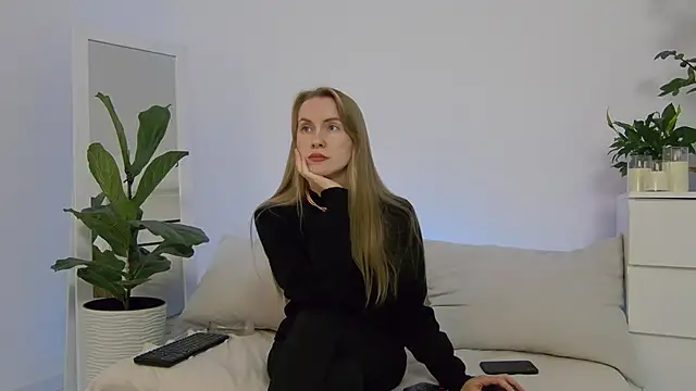 Snapshot of Fallinlove1 chatting on October 11, 2025, 1:53 pm Fallinlove1 online show from October 11, 2025, 1:53 pm