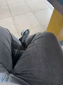 S2kicibey06 online show from January 15, 2025, 11:10 am