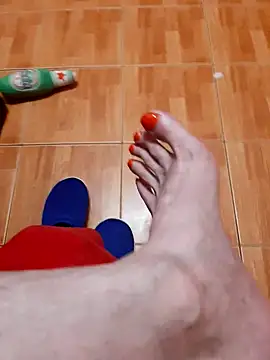 feet toes online show from October 14, 2025, 8:20 pm