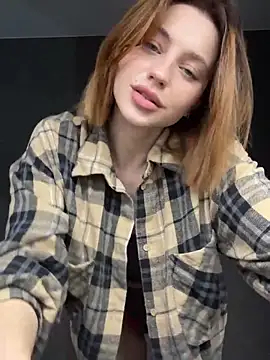 Camilla Railian online show from October 5, 2025, 4:00 am