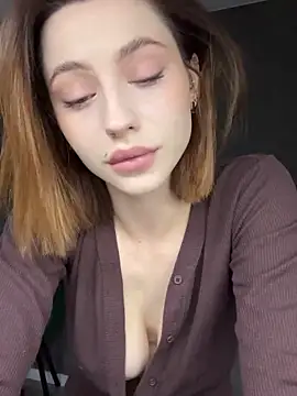 Camilla Railian online show from October 12, 2025, 2:43 am