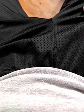 Snapshot of MrandMrsHaze chatting on October 16, 2025, 10:33 pm MrandMrsHaze online show from October 16, 2025, 10:33 pm