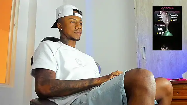 Snapshot of YeremiBrowm chatting on October 7, 2025, 9:23 pm YeremiBrowm online show from October 7, 2025, 9:23 pm