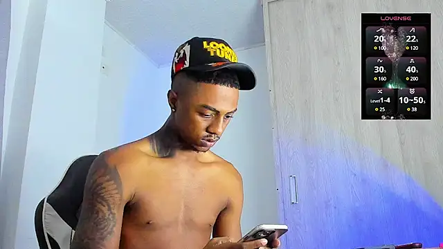 Snapshot of YeremiBrowm chatting on October 9, 2025, 7:01 pm YeremiBrowm online show from October 9, 2025, 7:01 pm