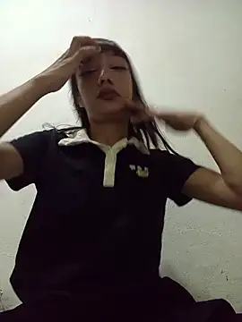 Snapshot of Karmakuro chatting on April 4, 2026, 11:02 pm Karmakuro online show from April 4, 2026, 11:02 pm