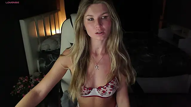 Snapshot of AngelMiaM chatting on January 29, 2025, 8:04 pm AngelMiaM online show from January 29, 2025, 8:04 pm