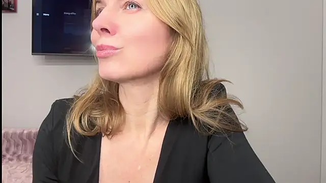 RachellAmazing online show from February 4, 2025, 7:44 pm