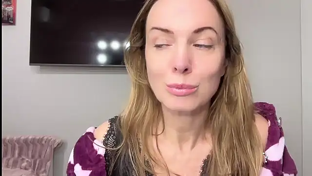 RachellAmazing online show from February 5, 2025, 9:40 pm