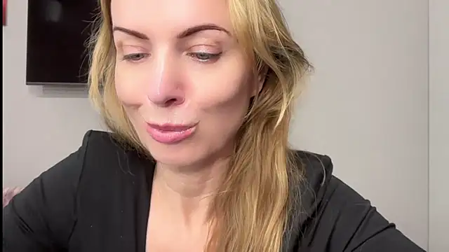 RachellAmazing online show from February 9, 2025, 10:21 pm