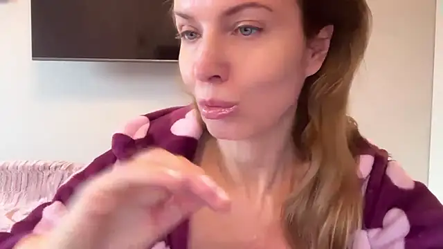 RachellAmazing online show from February 12, 2025, 9:52 am