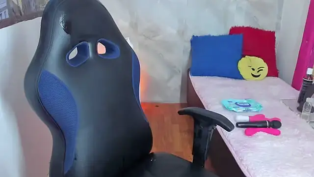 Lunastar02 online show from March 14, 2026, 4:23 pm