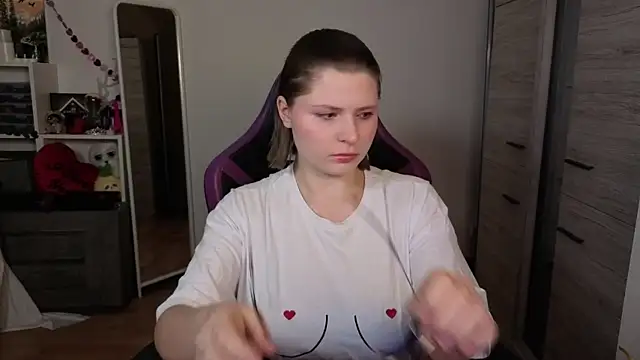 TinniAngel online show from February 8, 2026, 5:49 pm